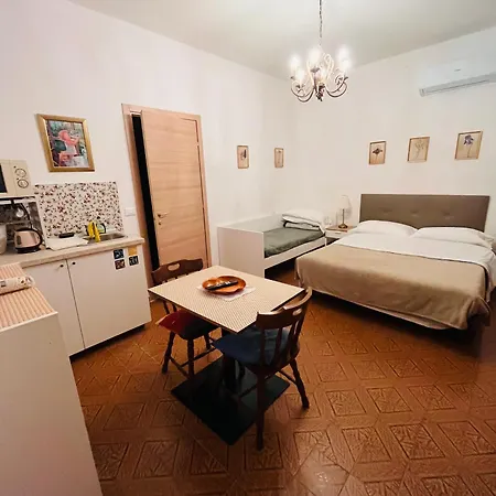 House Bed & Breakfast *